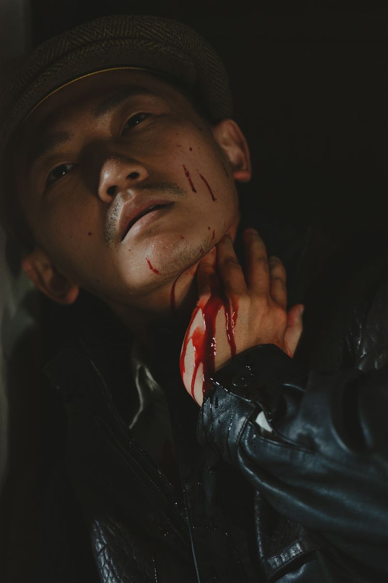 蔡昌憲獻出從影生涯第一次的「領便當」戲碼,他分享拍攝最困難是「擺姿勢」,笑喊是滿特別的體驗!(圖/華文創 提供)