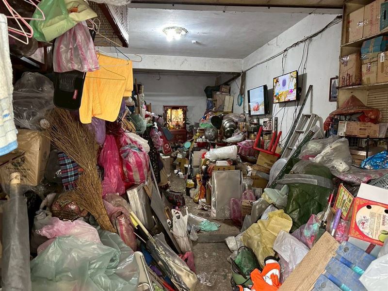 「一餐吞一鍋飯」！重度精障姊弟暴力討食，孝女阿香獨撐20年，悲痛不捨過已過70歲的爸爸媽媽媽也被打。（圖／《愛的延續》公益協會提供）