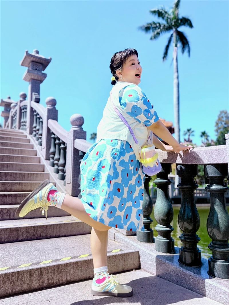 宮美樂飾演直播主的萬珍珍俏皮又吸睛，根本本色出演。（圖／民視提供）