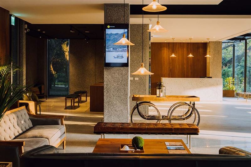 台灣人氣飯店祭出12元的銅板價，包含基隆隱藏版絕美旅店「HOTEL BEGINS倉箱蜜境文旅」。（圖／易遊網提供）