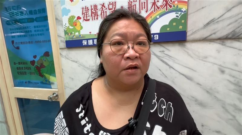 死亡林婦的兒女今（8日）出面，指控貨車駕駛不聞不問。（圖／翻攝畫面）