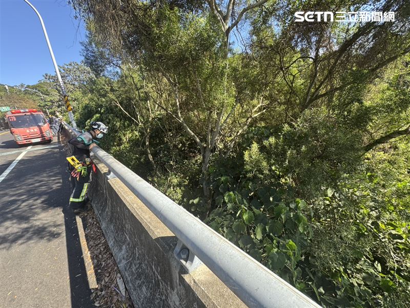墾丁男自首勒斃婦棄屍，警出動大批搜救人員大規模搜山尋屍都無著落。（圖／翻攝畫面）