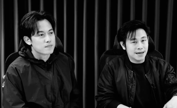 主播薩拉瓦特(左)在臉書上PO前一晚的合照,當時他和納塔武特一同主持節目《Phutta Talk》。(圖/翻攝自薩拉瓦特臉書)