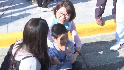 彰化縣長類初選　黃秀芳塗鴉派對千人同樂