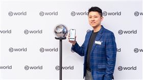 ▲World App登台，掃描虹膜即可獲得匿名World ID，銀色球形裝置Orb數秒內完成掃描，不儲存原始影像，TFH與Visa合作推World Card，WLD未來可全球消費。（圖／World ID提供）