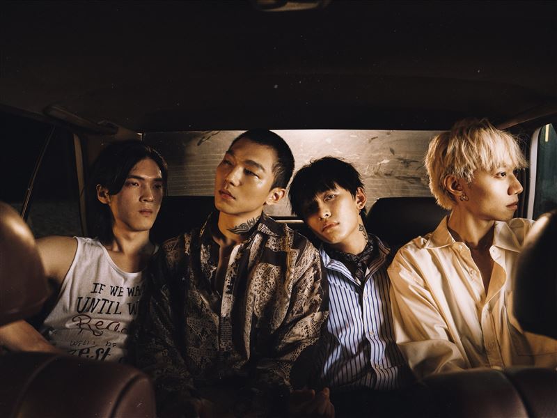 傻子與白痴成軍10年,推出新EP《在沒有答案的日子裡》。(圖/傻子與白痴提供)