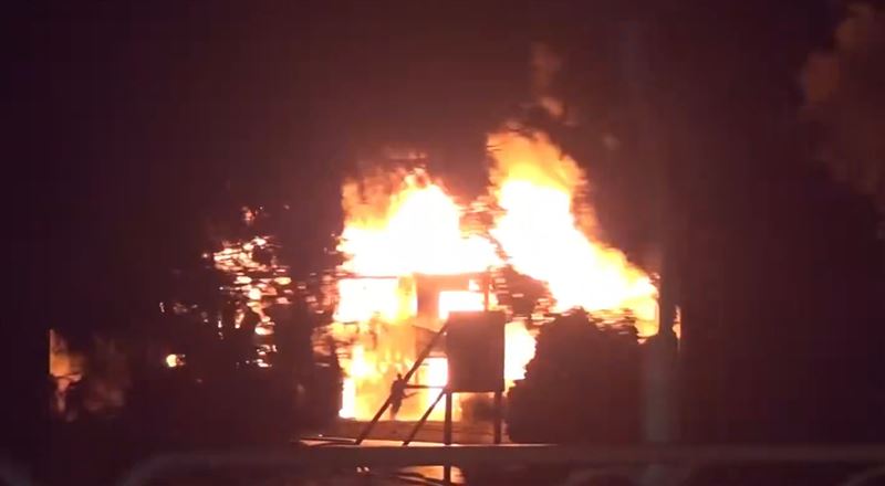 日本青森縣在當地時間8日深夜11時15分發生規模7.5大地震,多地傳出火災。(圖/翻攝自X平台 @bakusai_com)