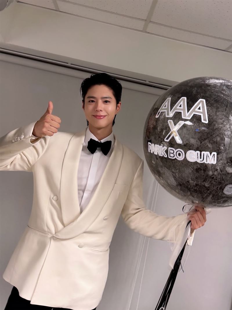 朴寶劍對高雄並不陌生,上一趟唯一遺憾就是沒騎到YouBike。(圖/翻攝自IG @bogummy)