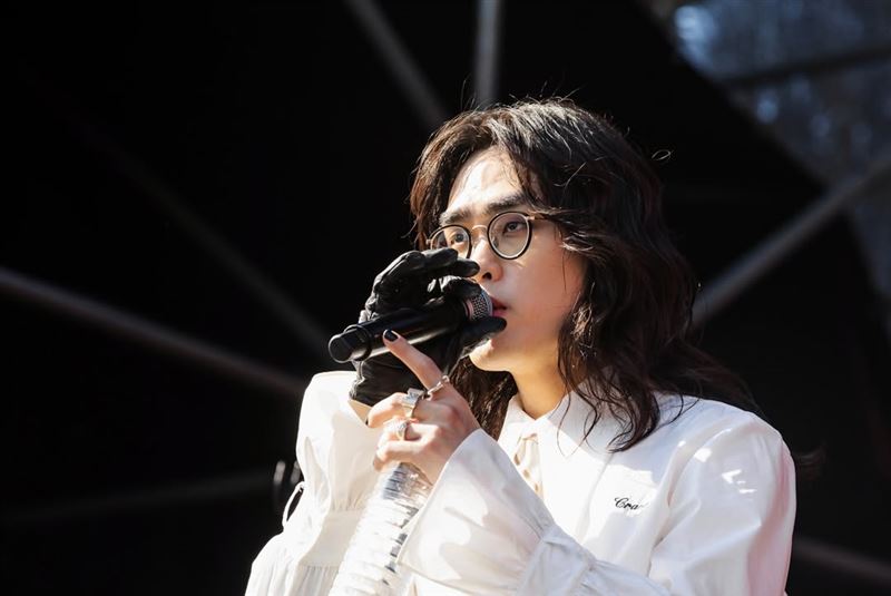 鶴The Crane術後恢復狀況良好,如今已能照常演出。(圖/翻攝自鶴The Crane IG)