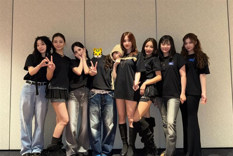 TWICE香港場，子瑜特地以全中文致意大火災民。（圖／翻攝自IG @twicetagram）