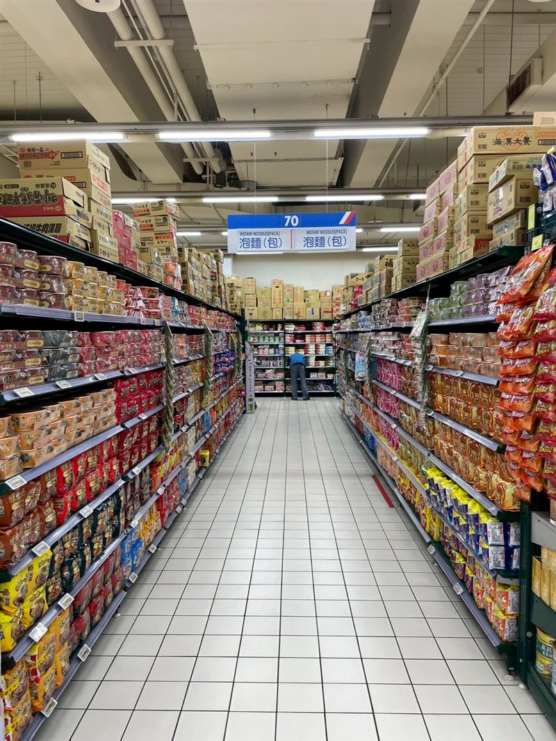 印尼泡麵連2年擠進排行前3名。(圖／家樂福提供）