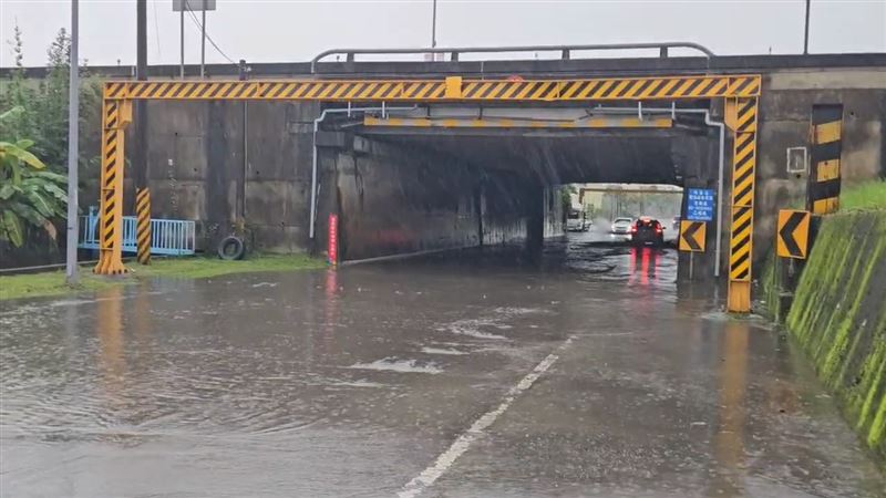 蘭陽大橋涵洞及部分低窪地區因強降雨淹水。（圖／翻攝畫面）