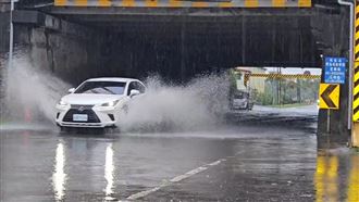 東北季風來襲　宜蘭強陣雨低窪地區淹水
