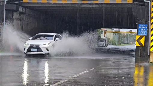 東北季風來襲　宜蘭強陣雨低窪地區淹水