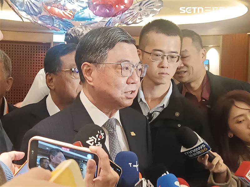 卓榮泰上午出席025行政院長與商業領袖座談會前受訪。（圖／記者盧素梅攝影）