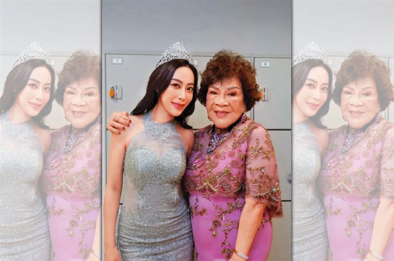 周遊(右)和前主播李雅楹(左)征戰日本,為了全球城市小姐夫人比賽促進國際交流。(wedding21韓式婚紗攝影提供)