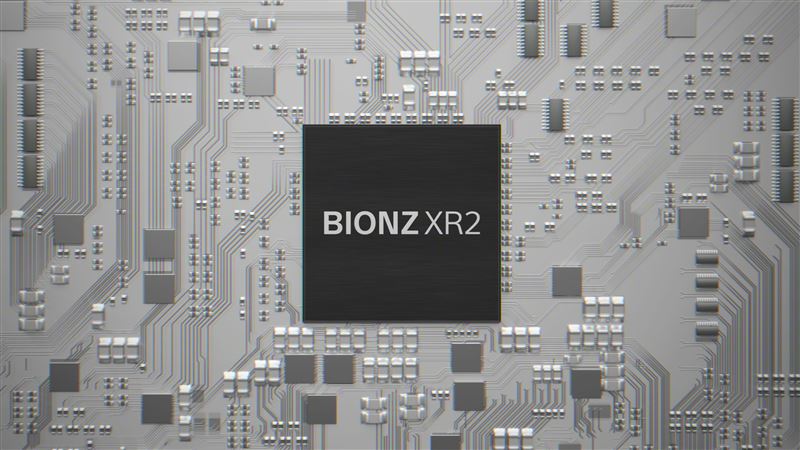 Sony α7 V搭載的全新BIONZ XR2影像處理器整合了AI處理元件,能強化自動對焦的速度與精準度