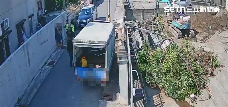 警方獲報到場制伏王男,依殺人未遂等罪嫌移送地檢署偵辦。(圖/翻攝畫面)