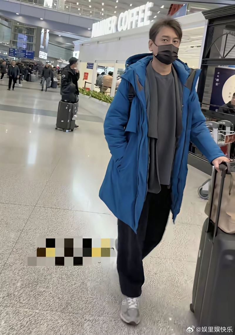 朱孝天在機場對粉絲態度冷淡。(圖/翻攝自微博)