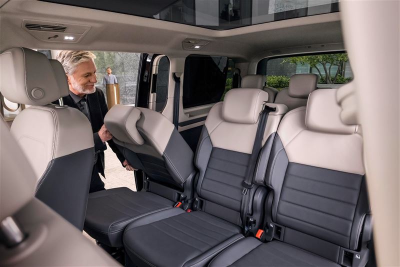 2026年式Multivan第二、三排都是獨立座椅。(圖/福斯商旅提供)