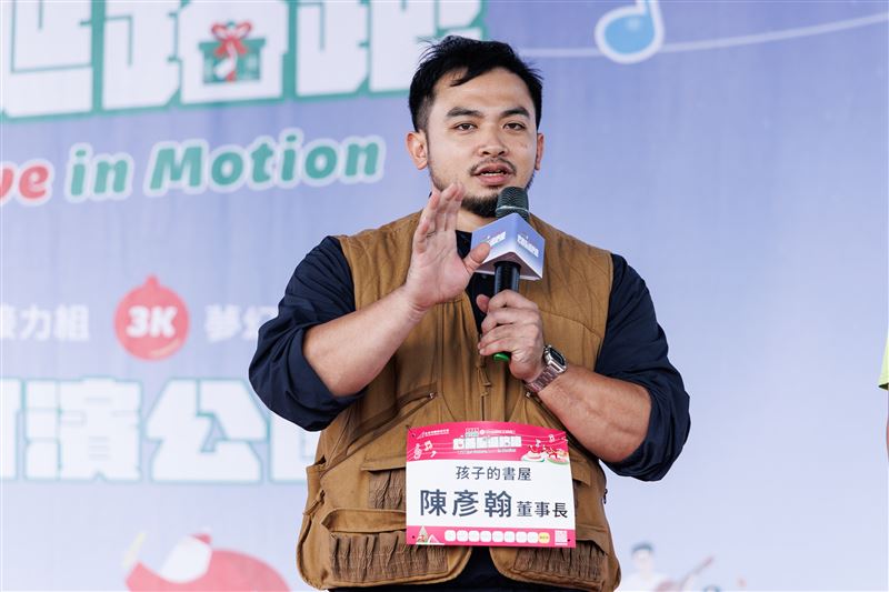 孩子的書屋董事長陳彥翰致詞。（圖／台北市建築世代會提供）