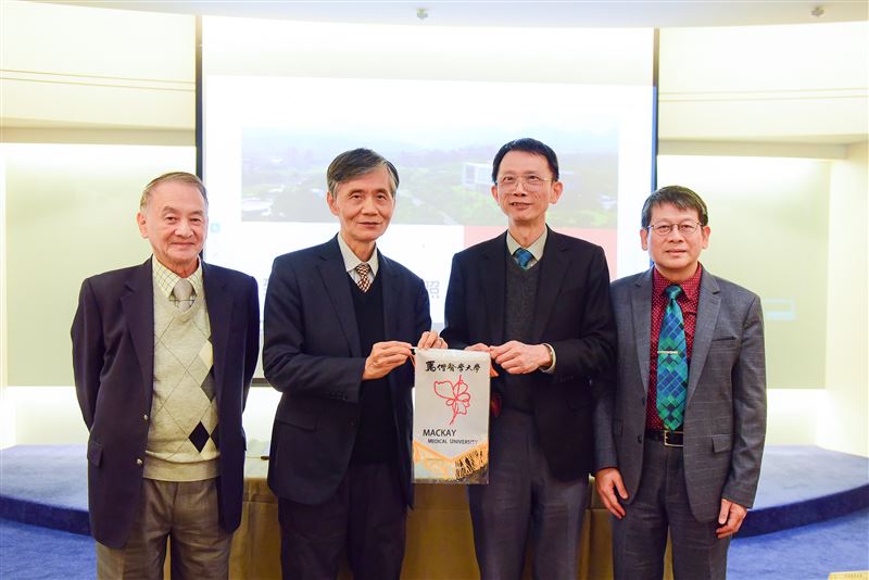 馬偕醫學大學與中原大學3日舉行合作備忘錄(MOU)簽署儀式,正式啟動兩校在跨領域人才培育、科研合作及產學鏈結等領域的長期夥伴關係。(圖/馬偕醫大提供)