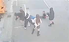 台中,飲酒,糾紛,女友被推,保護欲爆棚,揮拳,男友（圖／翻攝畫面）