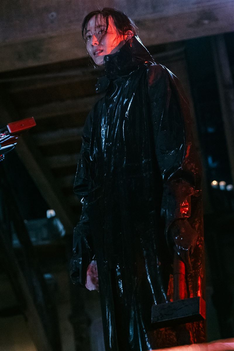 張鈞甯在電影中素顏淋雨哭喊「我女兒不見了」!(圖/JUST FILM 提供)