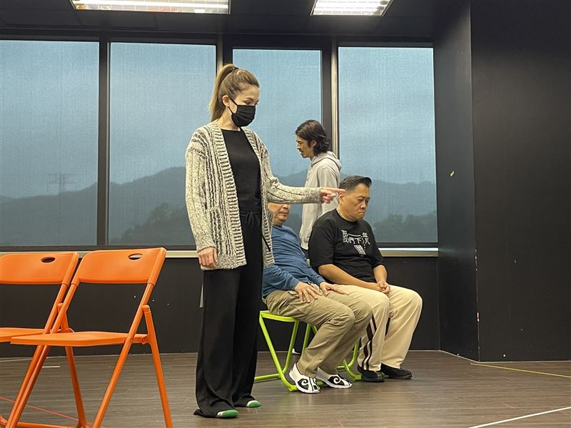 許瑋甯（左）抱病排戲，右為朱德剛。（圖／記者趙浩雲攝影）