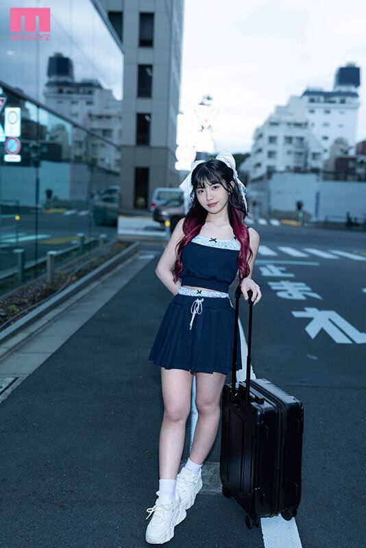 22歲月城流菜超誇張背景成了近期日本成人業界最有話題的AV新人。(圖/翻攝自日網)