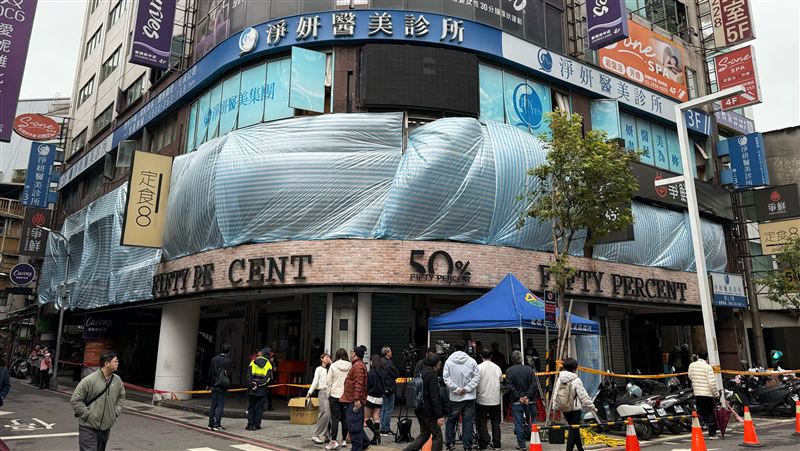 板橋區重慶路8號2樓8日凌晨發生瓦斯氣爆案,工務局已啟動結構安全鑑定,並將強餐飲營業場所聯合稽查,確保公共安全。(圖/工務局提供)