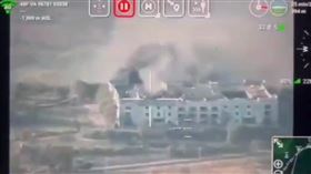 泰國軍方炸毀柬軍無人機中心藏身的邊境賭場。（圖／翻攝自X平台 @nanana365media）