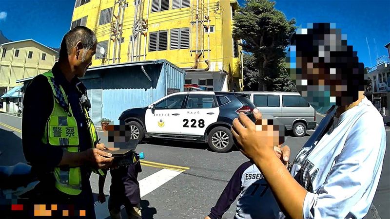 男童家人分坐兩台車出門，都以為男童在對方車上，半路收到警方通知，才知道人沒上車。（圖／翻攝畫面）