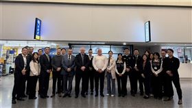 ▲法務部與英國在台辦事處、英國皇家監獄及外交部、移民署等單位人員，共同合作將第3名英籍在台服刑受刑人遣送返回英國繼續服刑。（圖／翻攝畫面）