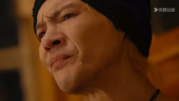 41歲向佐鏡頭前哭訴「娛樂圈的人很恐怖」。(圖/翻攝尋真之地微博)