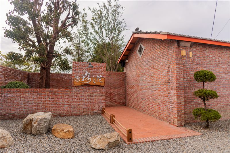 虎珍堂將近百年歷史的三合院,化為一座會「呼吸」的文化院落—森之院。(圖/品牌業者提供)