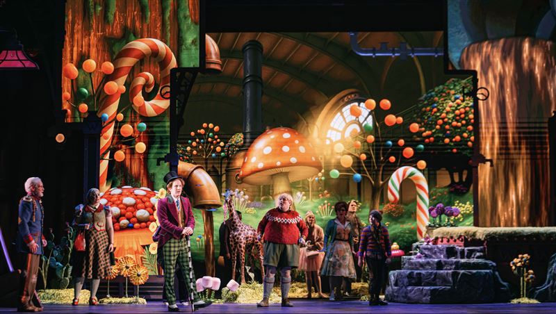 林志玲邀請大家一起看戲。(圖/華文環球藝術娛樂提供)