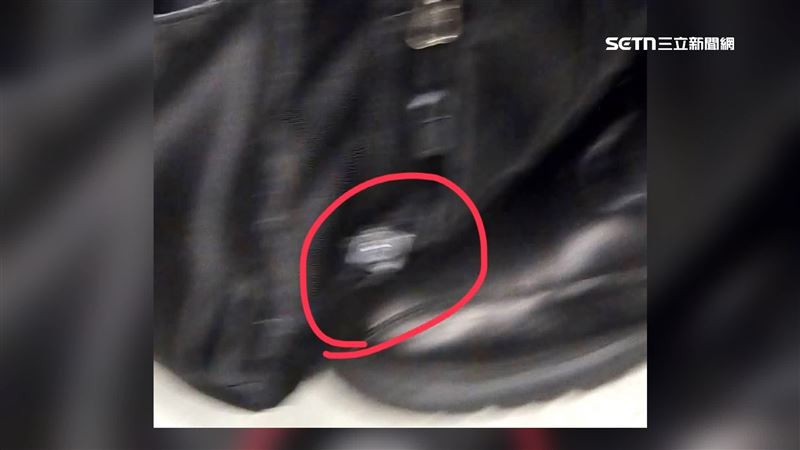 熱心民眾制止,拍下犯案當下的攝影機鏡頭反光狀態