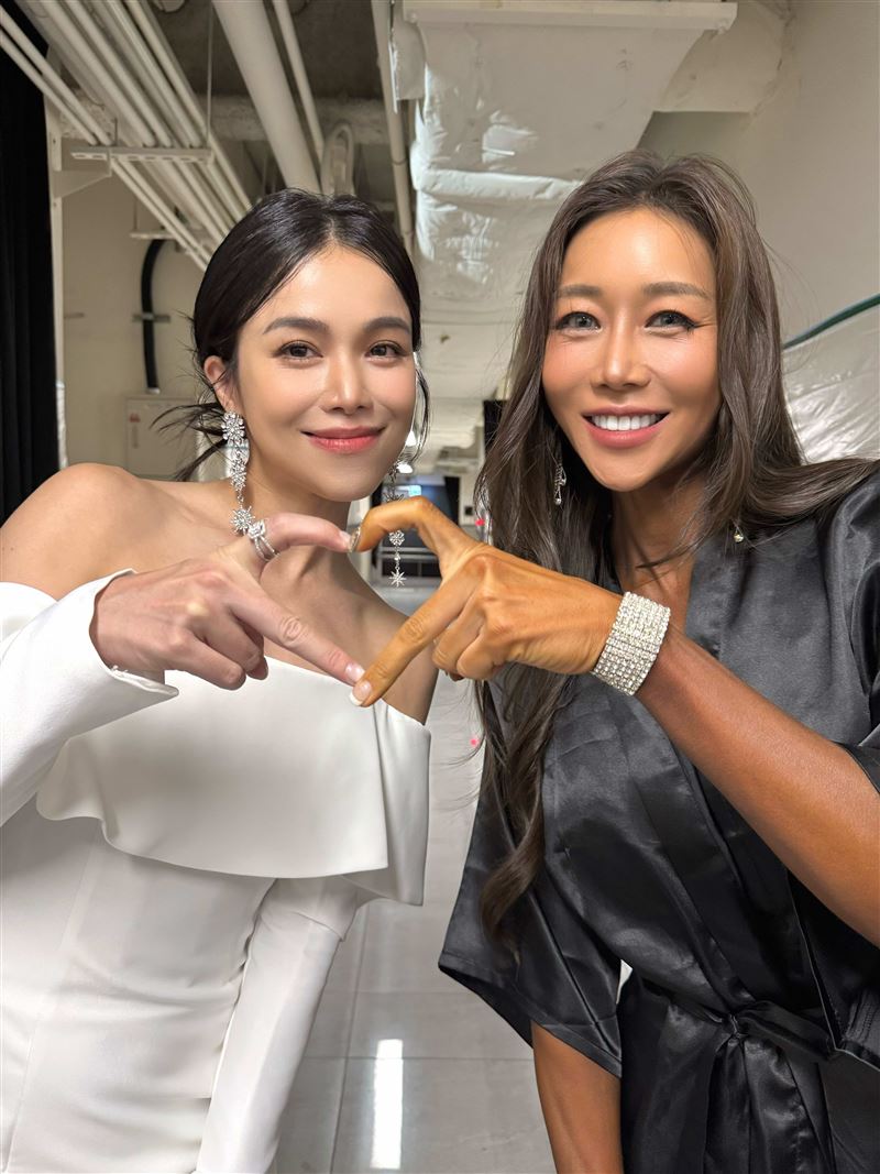 林芯儀（左）與裵垂鉉（右）情同姊妹。（圖／旺多福多媒體工作室提供）