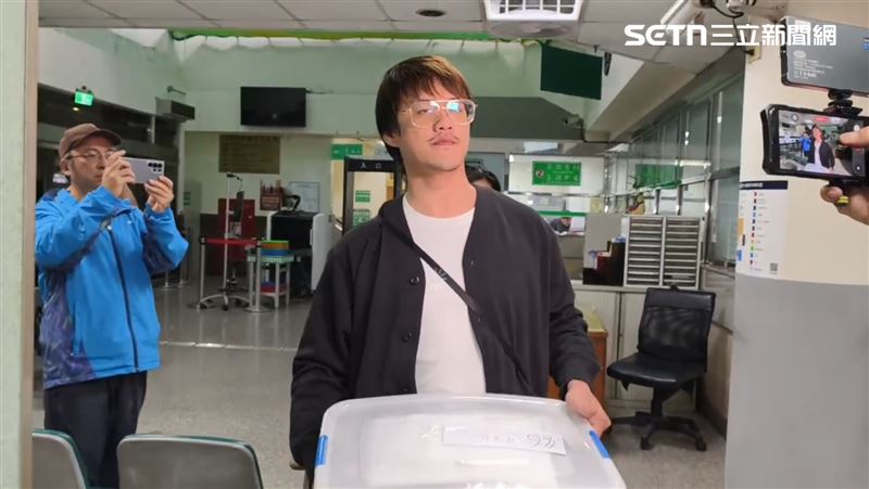 張姓偵查佐15萬元交保。(圖/翻攝畫面)