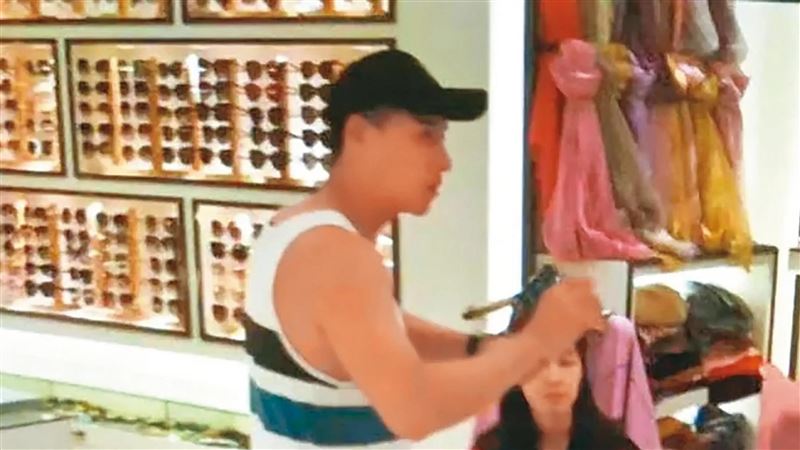 鄭人碩捲女友欠款爭議 昔狂掃A貨包被挖