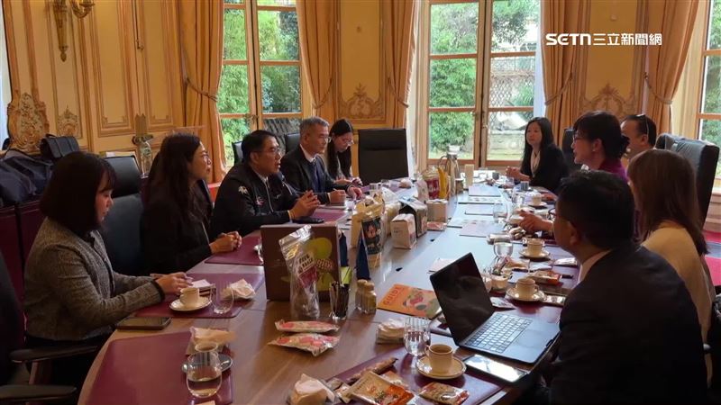 黃偉哲實地考察法國消費者的喜好