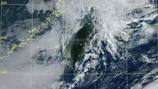 白茫茫一片!鄭明典曬1圖:台灣被雲包圍