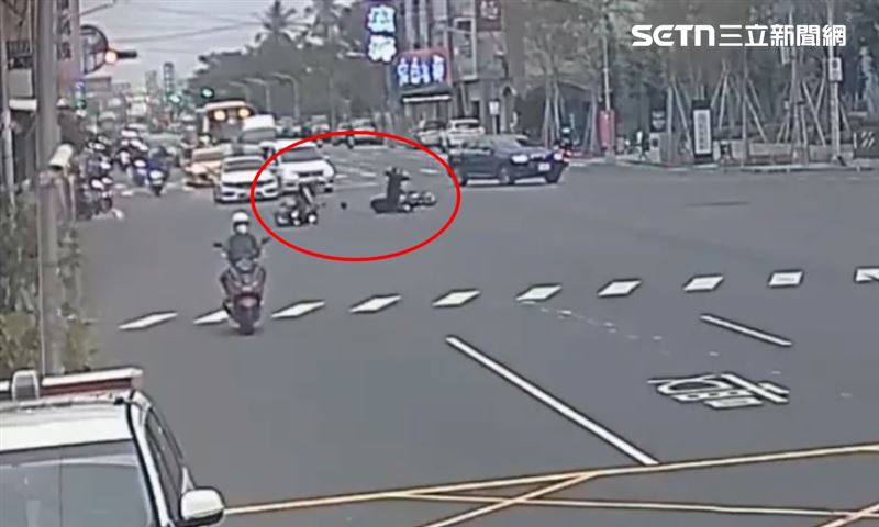 警方到場一查身份懵了，撞人的林男今年才11歲，還只是個男童，原來是偷騎父親的車要去找朋友釀禍。（圖／翻攝畫面）