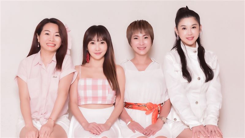 王宥忻打造熟齡女團 F40。(圖/女神愛啪啪提供)