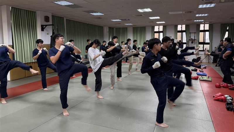 從新手到能手!土城警搏擊課強化身手