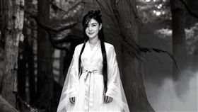 美魔女談詩玲強勢推出新歌〈神鵰俠侶〉，並邀來總鋪師歌手陳隨意首次對唱。（圖／豪記唱片 提供）