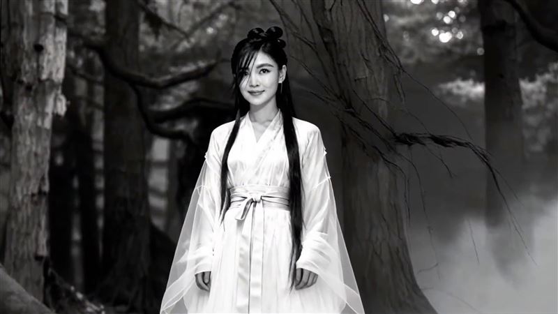 美魔女談詩玲強勢推出新歌〈神鵰俠侶〉,並邀來總鋪師歌手陳隨意首次對唱。(圖/豪記唱片 提供)