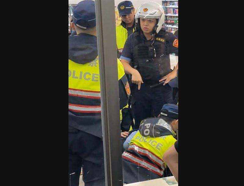 紀姓男子參加艋舺青山宮遶境,卻因酒醉鬧事被帶回保護管束。(圖/翻攝Threads@llll000_123)