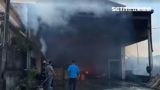 工廠大火9人打不滅！濃煙竄天近百坪燒光